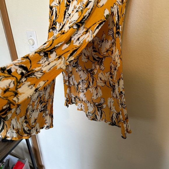 ICHI Women's yellow, white and black crêpe pull on stretch skirt - Picture 5 of 11